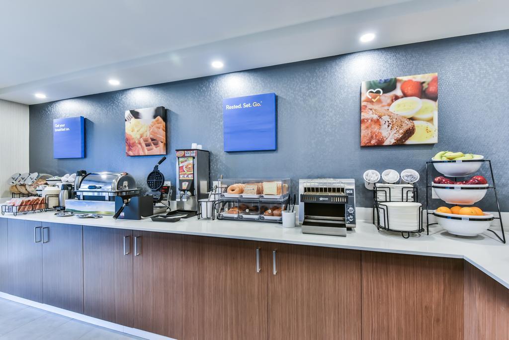 Comfort Inn Aeroport Dorval Exterior foto